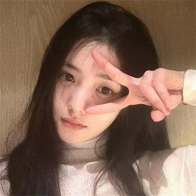 骑自行车的女人